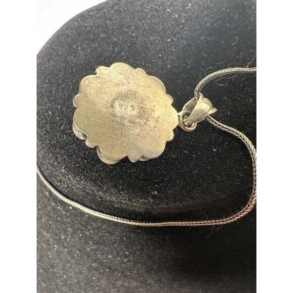 VTG Sterling Silver and Coral Pendant on 18 inch Silver Chain 22 grams - Picture 3 of 6